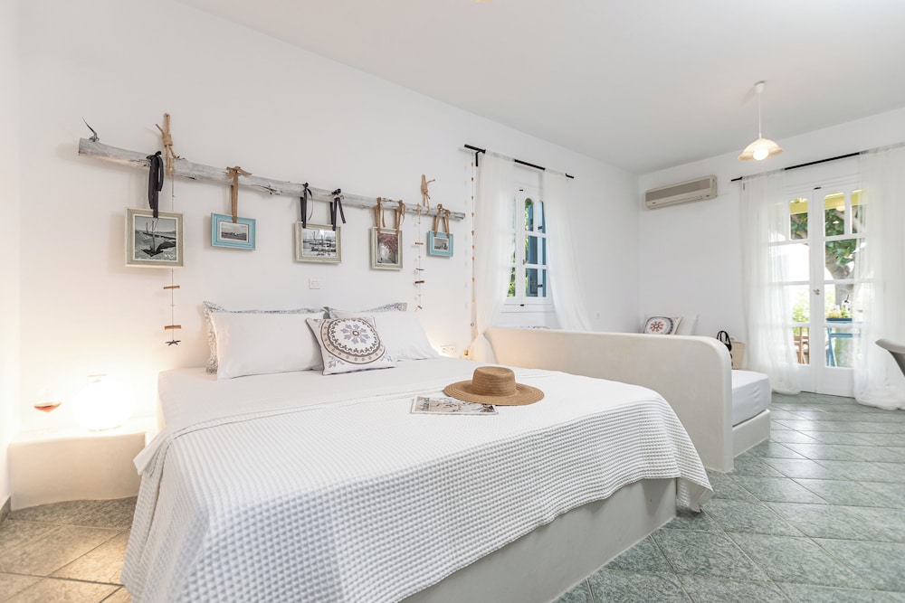 Deluxe Studio (4 Adults)