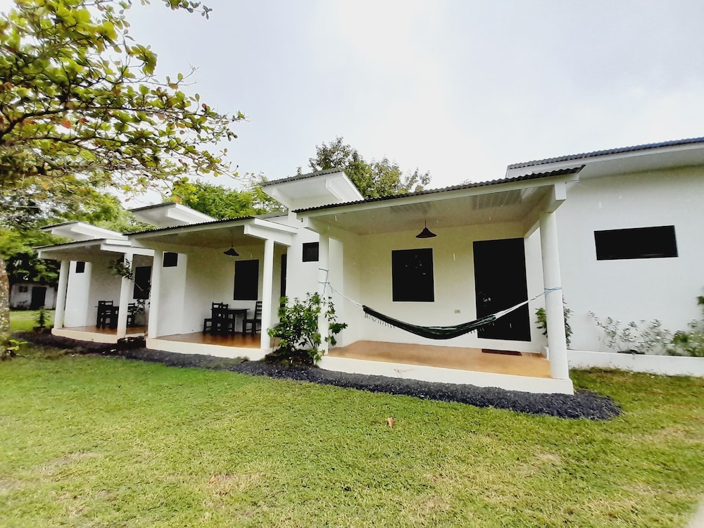 Family Room, Private Bathroom, Garden View (3 guest ) photo 2