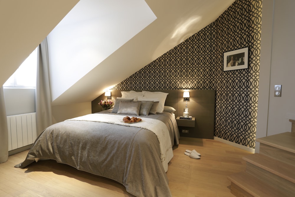 Two-Bedroom Duplex Suite  46m², annex building,   (41 rue du Roi de Sicile) photo 1