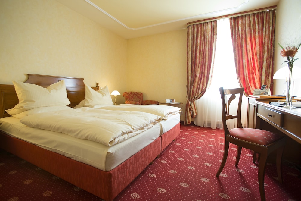 Basic Double Room, 1 King Bed, Ensuite photo 1