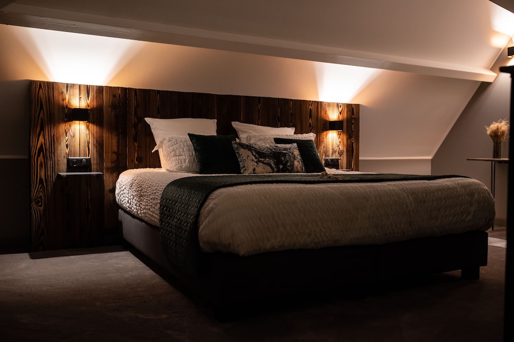 Deluxe Suite, Hot Tub - Photo 47