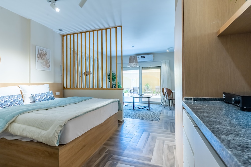 Signature Studio, 1 Queen Bed