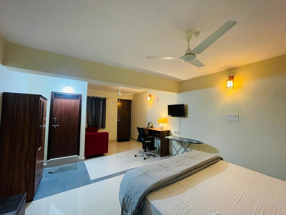 Superior Studio Suite, City View