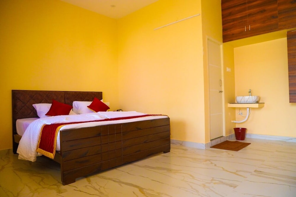 Economy Double Room photo 2