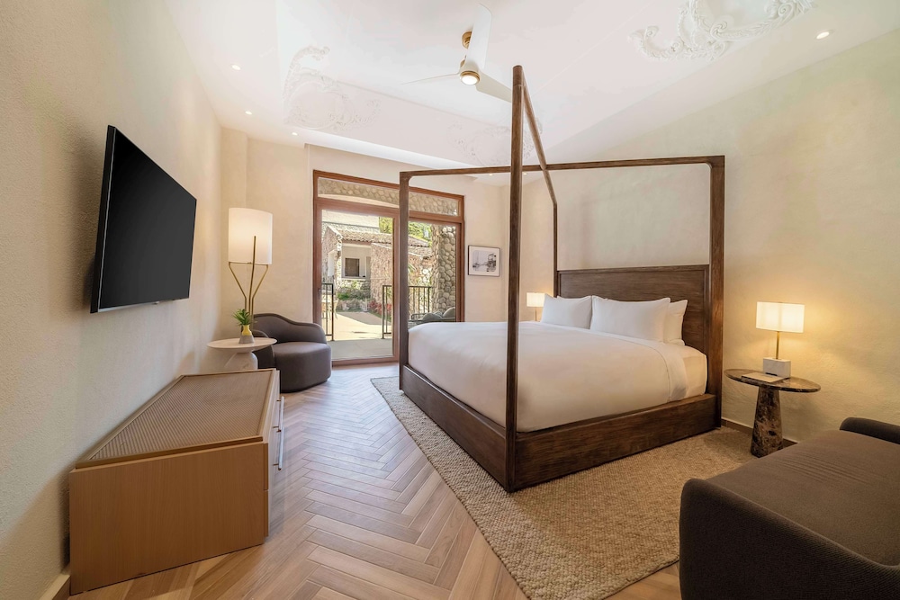 Deluxe Room, 1 King Bed