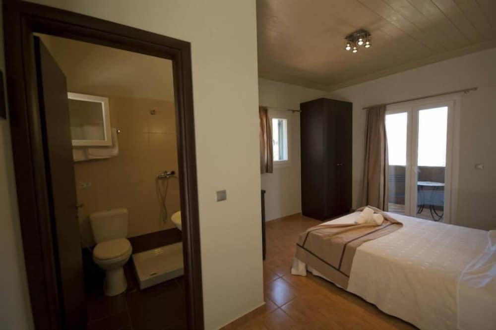 Double Room - Photo 3