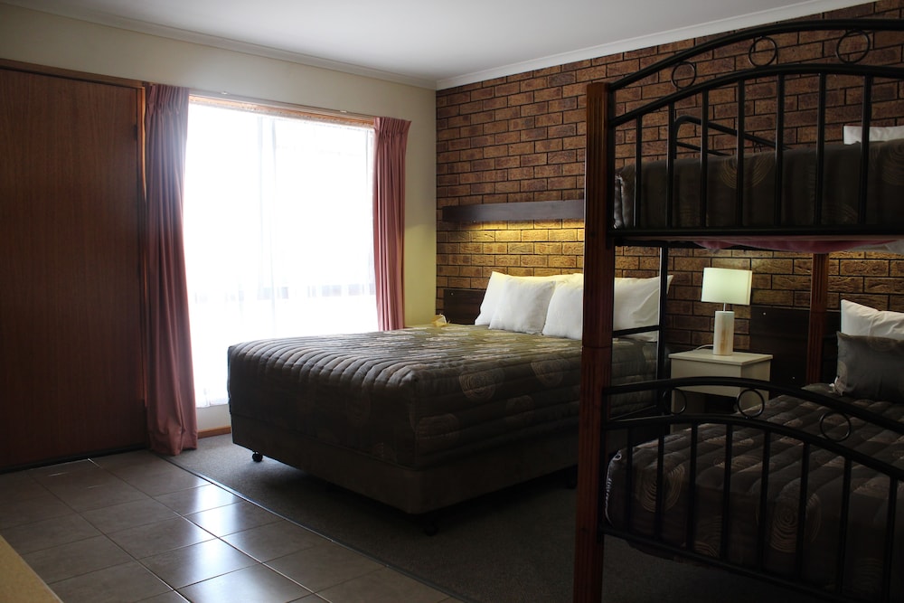 Standard Room, Non Smoking (Double Bed & Bunk Bed  R6) photo 2