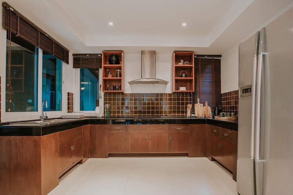 Four Bedroom Villa with Private Pool - Photo 8