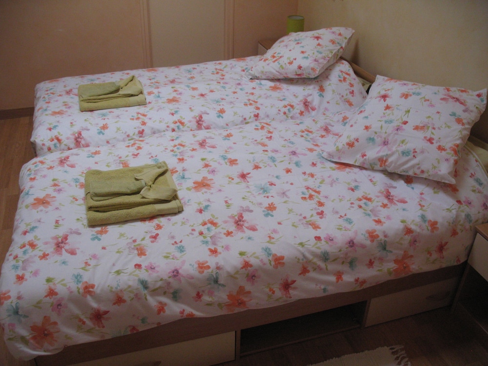 Basic Twin Room, 2 Twin Beds, Non Smoking (Orchidees) photo 1