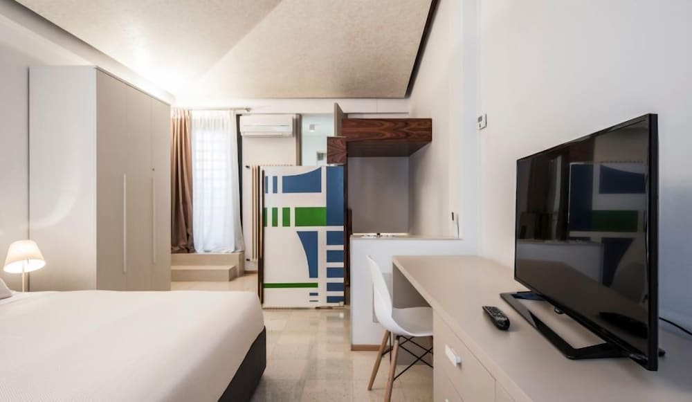 Apartment, 3 Bedrooms, Canal View photo 3