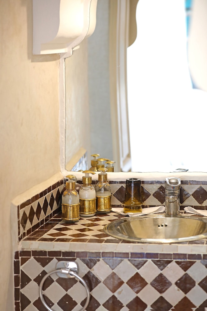 Standard Twin Room - Photo 5