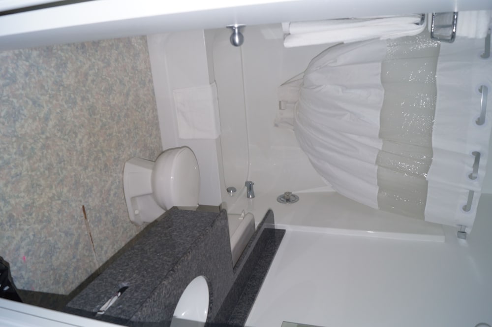 Suite, Multiple Beds, Non Smoking - Photo 4