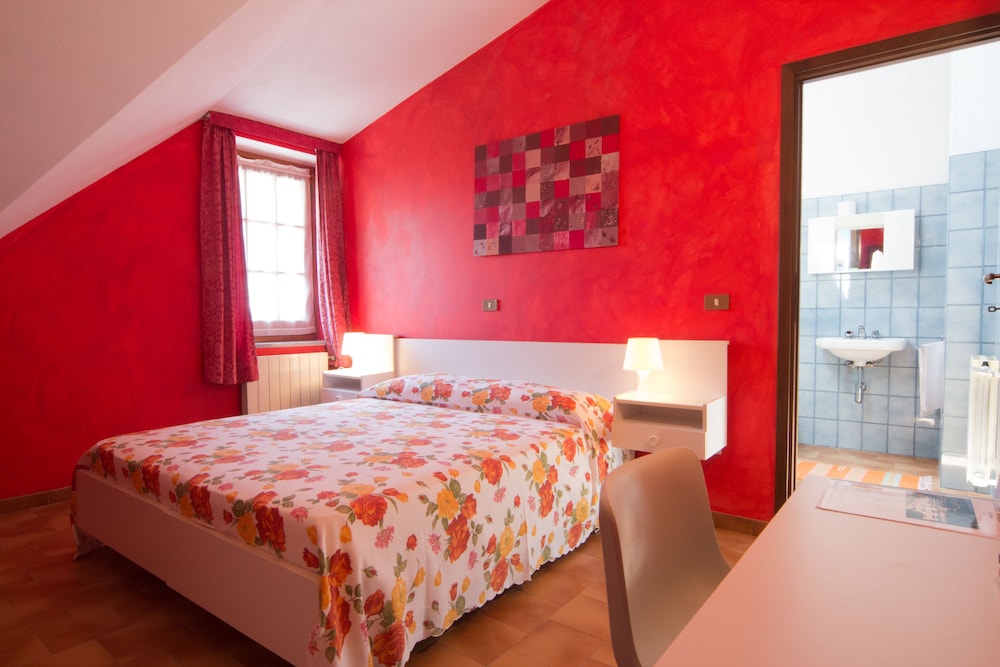 Double Room - Photo 6
