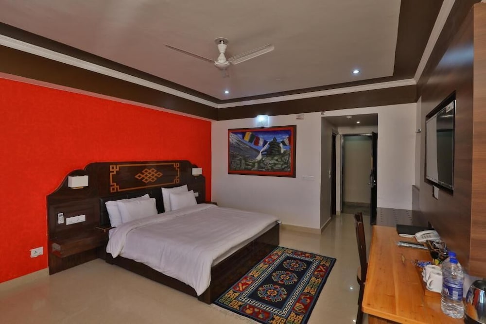 Premium Suite, 1 King Bed, Mountain View
