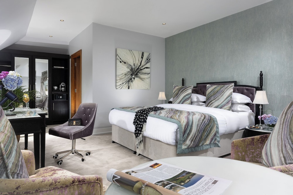 Deluxe Suite, 1 King Bed, Corner