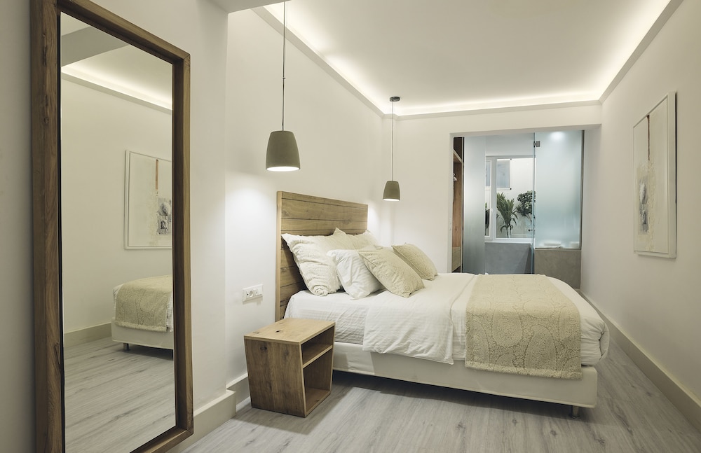 Deluxe Room, 1 Queen Bed