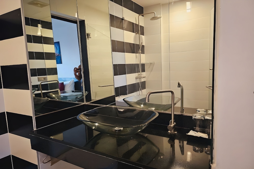 Deluxe Room - Photo 14