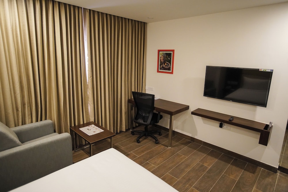 Executive Room - Photo 8