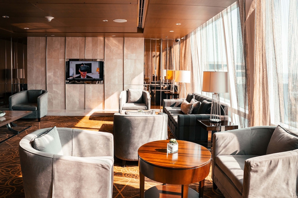 Executive Superior Sky with Lounge Access