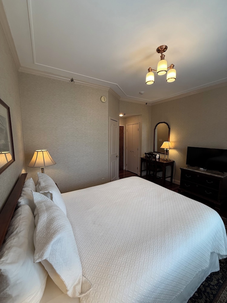 Standard Room, 1 Queen Bed with Juliet Balcony - Penn's Landing Bridge View - Photo 1