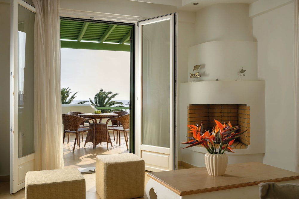 Finikas Sea View Villa With Outdoor Jacuzzi
