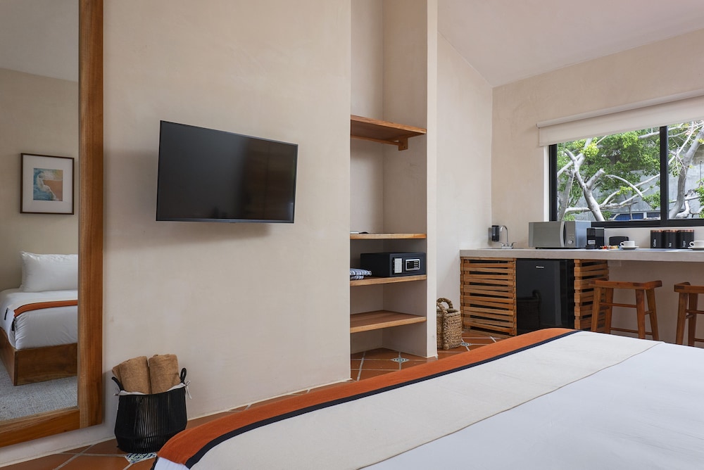 Luxury Room, 1 King Bed, Terrace - Photo 5