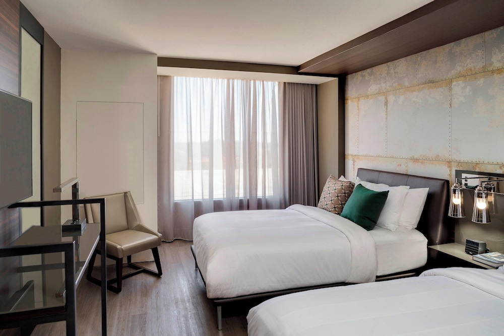 Club Room, 2 Queen Beds - Photo 4