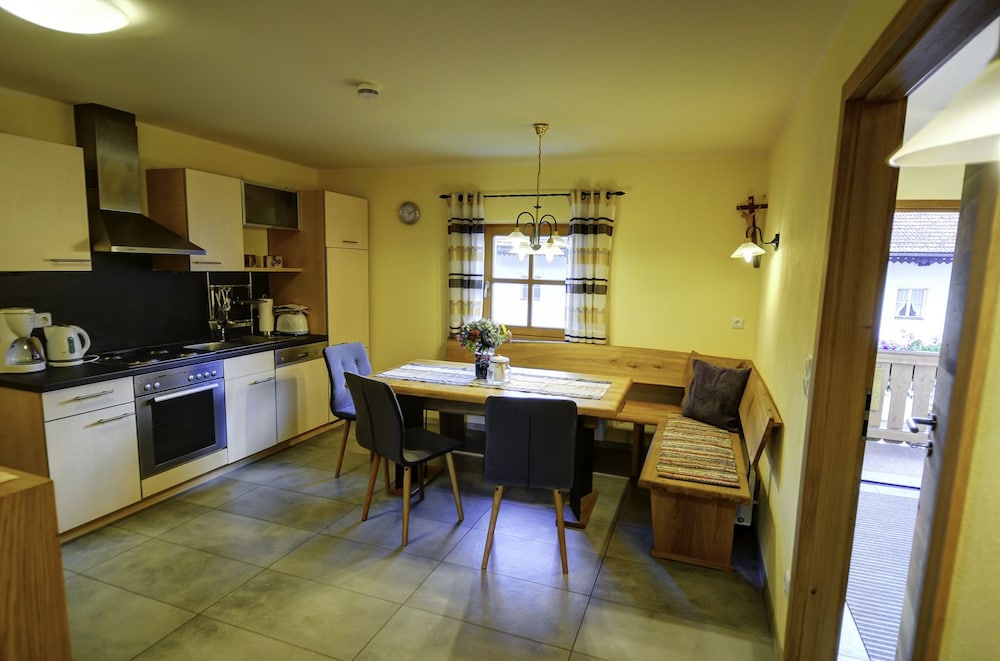 Premium Condo (Lavendel) photo 2