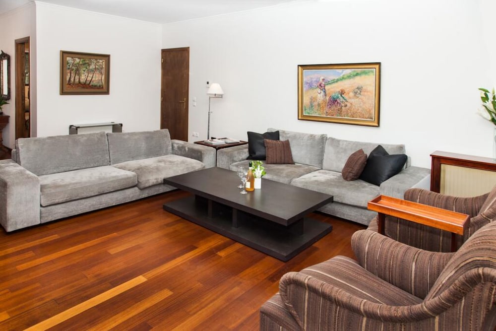 Deluxe Apartment photo 2