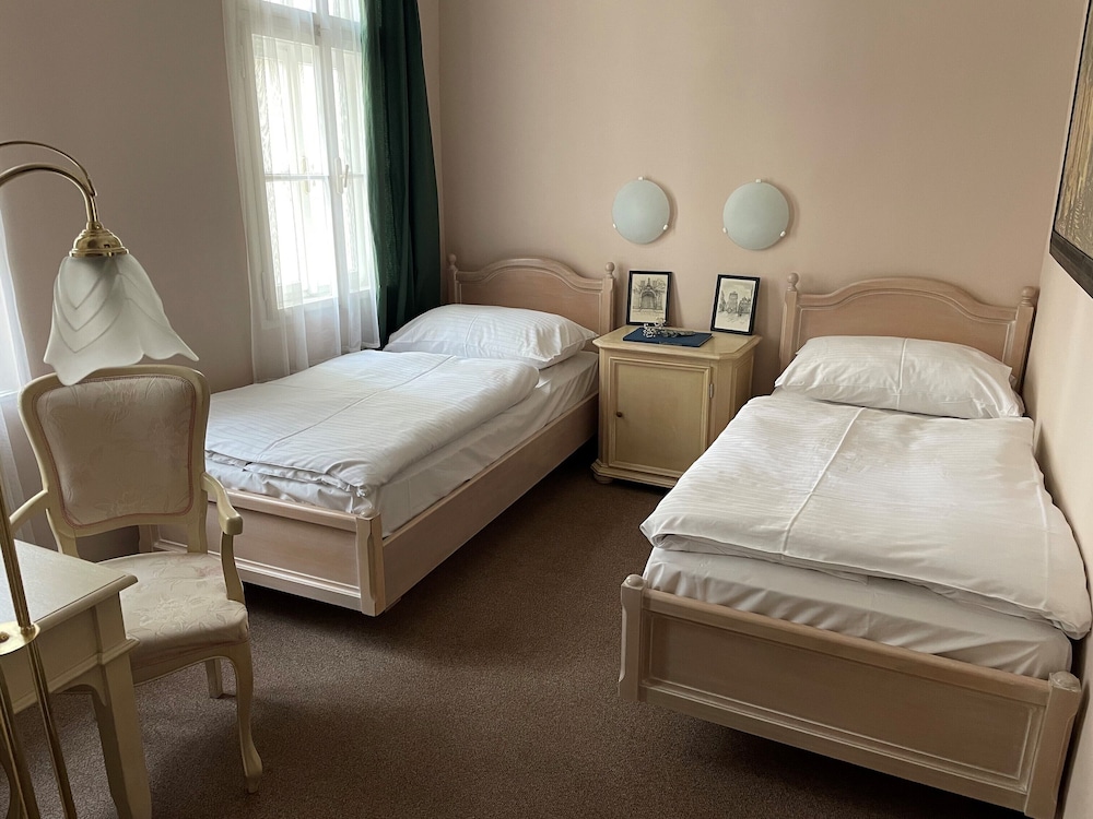 Basic Twin Room