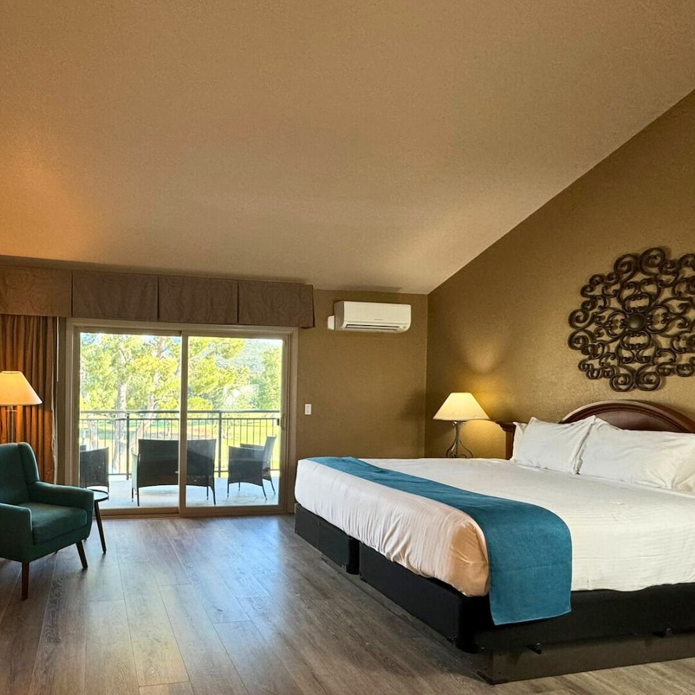 Mobility Accessible, 1 King Bed, Golf View photo 1
