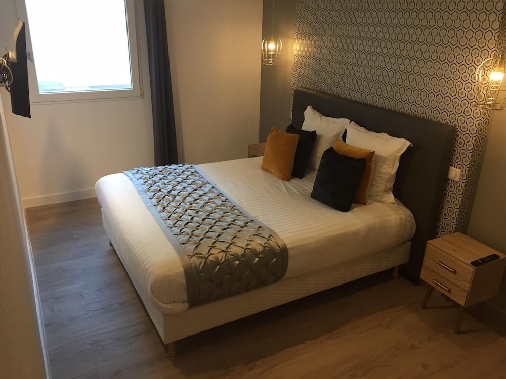 Apartment, 1 Queen Bed - Photo 3