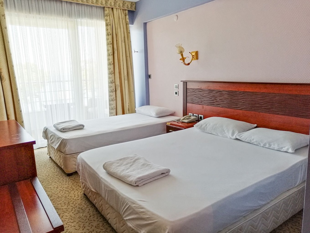 Standard Triple Room, Balcony, Lake View