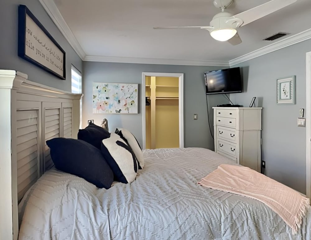House, Multiple Beds, Pool Access, Garden View photo 3