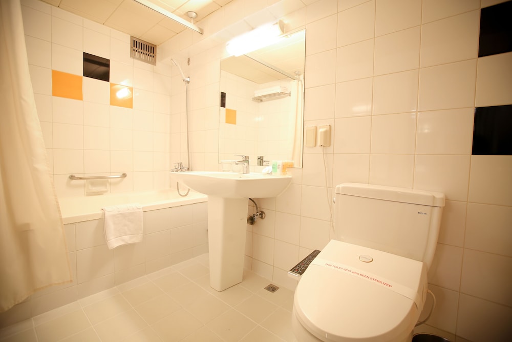 Standard Double Room (NO PARKING) - Photo 9