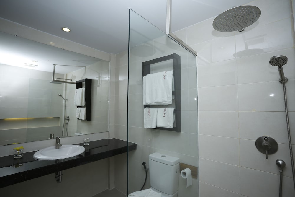 Deluxe Twin Room, Multiple Beds photo 3
