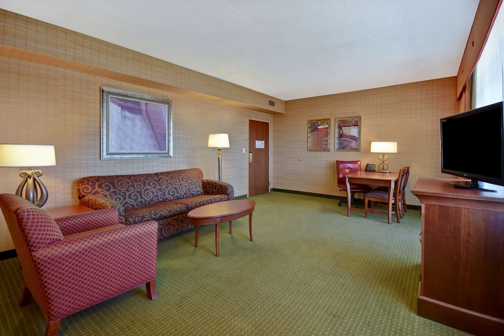 Deluxe Suite One King and One Sofa Bed Corner photo 1