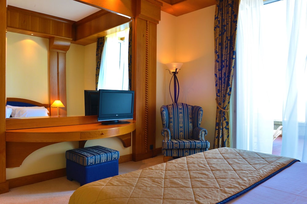 Panoramic Suite with Terrace - Photo 3