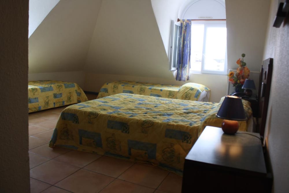 Triple Room (Optional 1 Additional Single Bed) photo 2