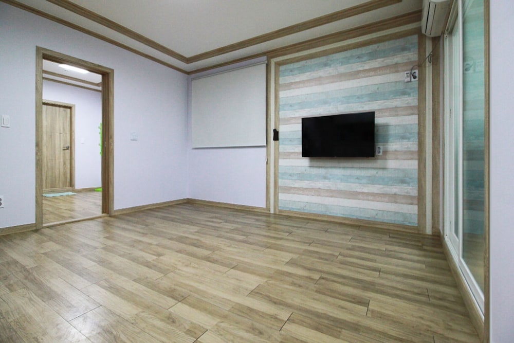 A7 1.5room (Room 1 + Living Area + Bathroom 2) photo 1