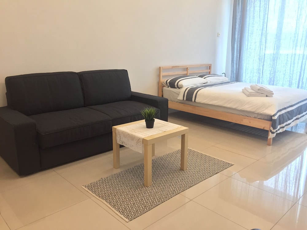 Studio Suite, Balcony, Garden View