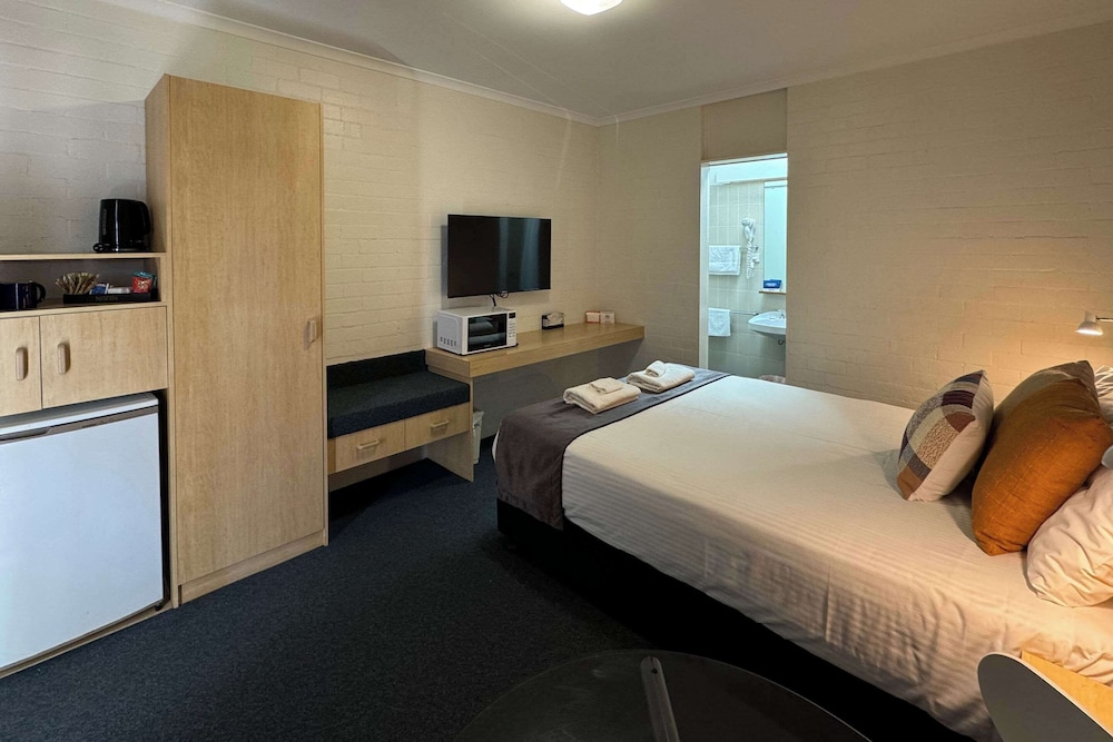 Room, 1 Queen Bed, Non Smoking - Photo 6