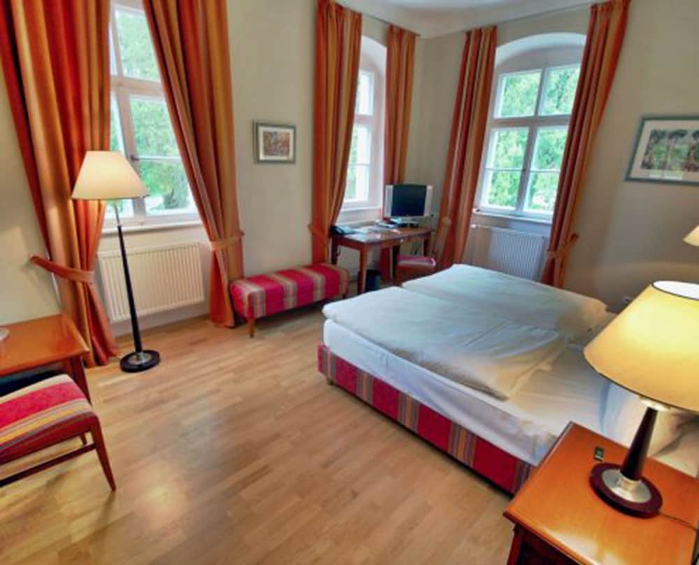 Deluxe Double Room (2 matresses in bed frame) photo 3
