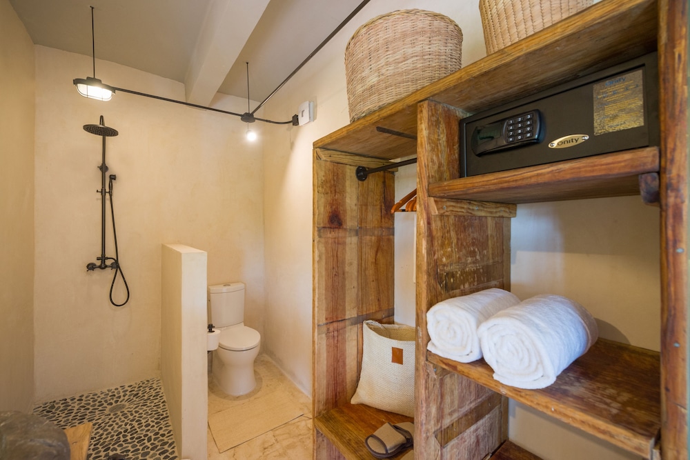 Master Double Suite with Jacuzzi Balcony and City Views - Photo 10