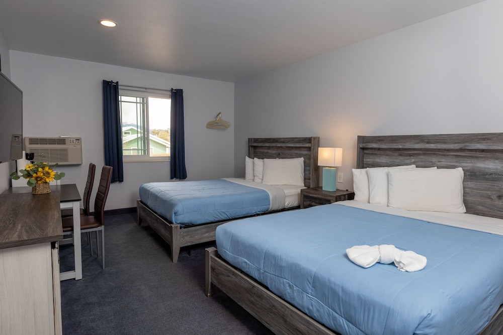 Premium Room, 2 Queen Beds, Non Smoking, Mountain View photo 1
