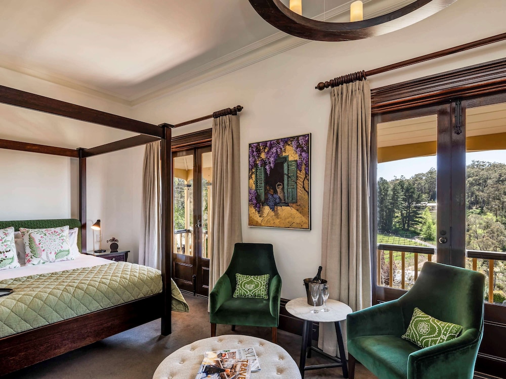 Piccadilly Wing Valley View Room thumbnail 6