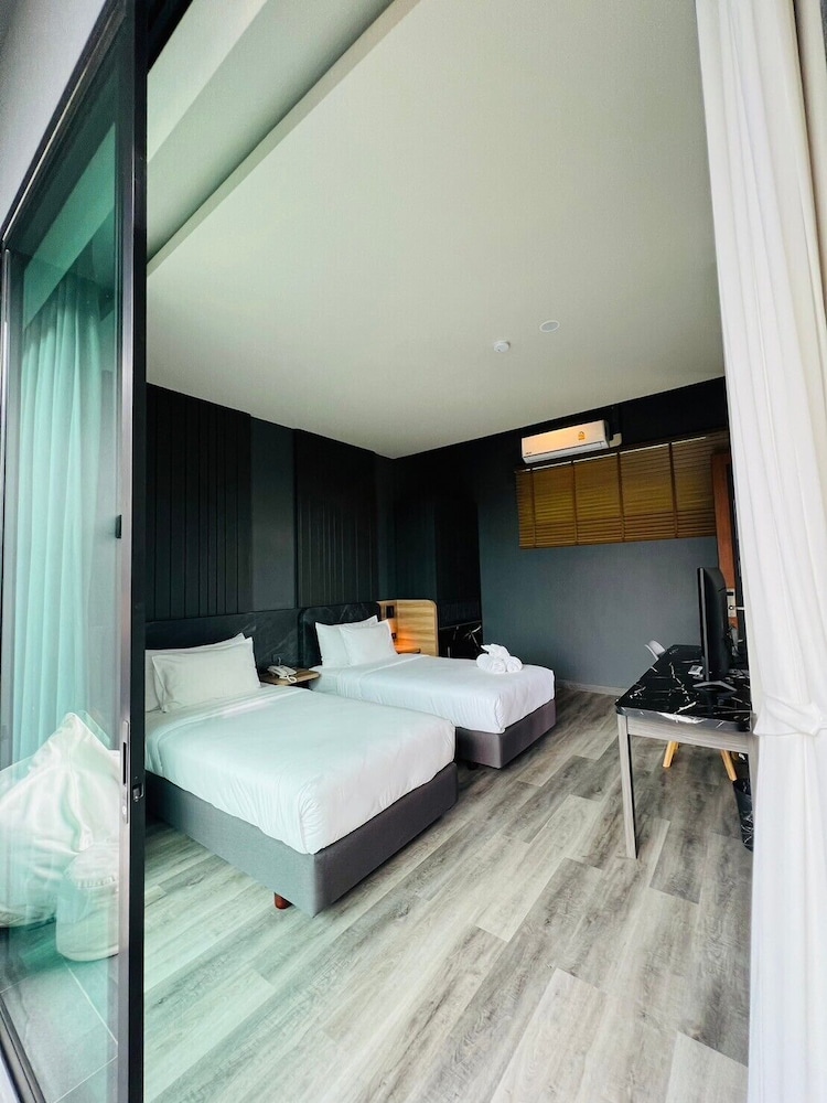 Superior Twin Room - Photo 13