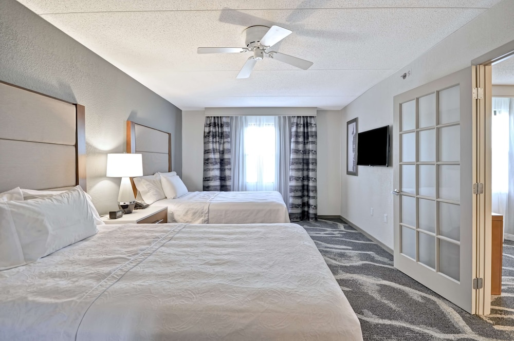 Suite (2 Double Beds and Sofabed) photo 2