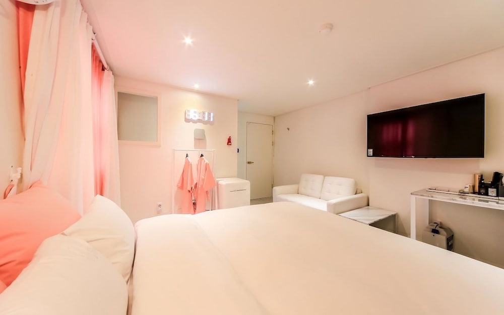 Standard Double Room - Photo 2