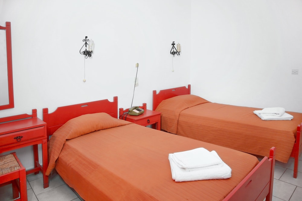Standard Twin Room - Photo 2